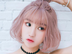头发多的女孩子合适烫什么发型 秋天该给本身换个什么发型