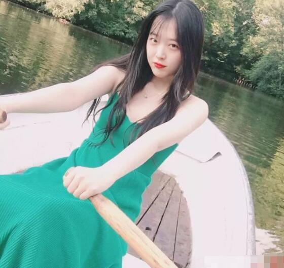 连衣小绿裙搭配 各种色调绿色裙子怎么穿搭别样风情