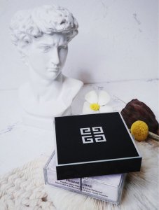 快来看纪梵希家的大明星，换新装出新色啦！