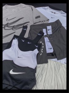购物分享超小众的黑白Nike 穿搭炸街