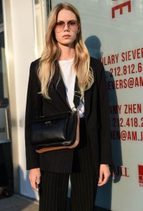 女士斜挎包怎么选？ 粗细肩带及铁链带哪款斜挎包最舒服！