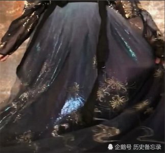该款名字都没有的汉服 许多汉服娘都想要 网友：因为太美了