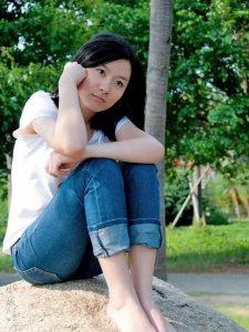牛仔短裤的搭配方式 让身形更显轻盈