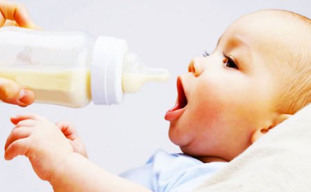 冲奶粉不能马虎 避免误区 提供更接近母乳般的营养