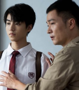王俊凯演“高中生” “班花”竟意外走红 网友：好像初恋女友