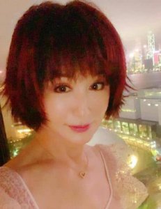 不老女神潘迎紫 74岁的年龄24岁的长相 羡慕