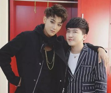 张大大有多爱蹭热度？与三位当红明星合照 网友：三杨开泰