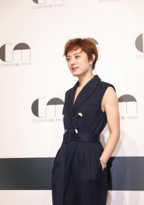 孙俪美出新高度 只是穿了一袭黑色连体裤 却意外的凹出流行感