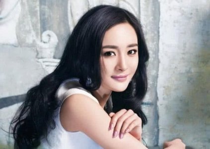 杨幂旗下又一女星脱颖而出 身材颜值都不输热巴