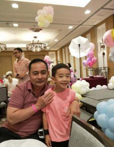 杨幂刘恺威为女儿庆生 杨幂爸爸却晒与Jasper合照令人意外