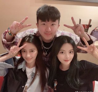 杨超越不但资源 连人脉都让人惊讶 竟打入了杨幂杨颖的朋友圈