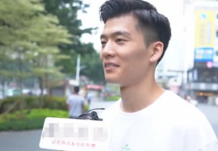街访：男生最讨厌女生什么发型？小哥哥的回答太真实 女生生气了