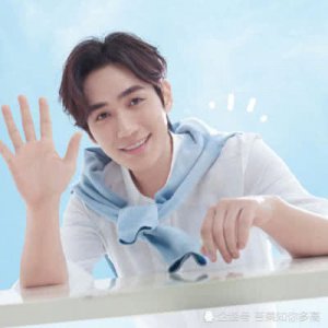 有种讽刺叫朱一龙的微博认证：仅仅两字 却能打脸半个演艺界
