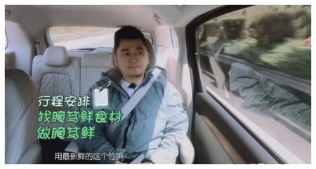 钱枫回老家看望父母 老旧的小区却大有乾坤 网友：像卢浮宫
