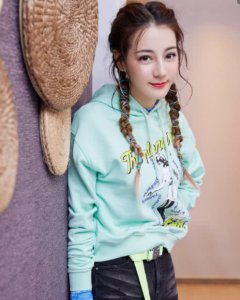 热巴6月份行程被公布 看到密密麻麻的时间线网友：红是有代价的