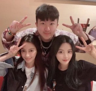 张大大晒与baby、杨超越同框照 三人一起共度儿童节