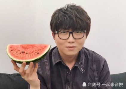 毛不易看起来很闷？当他摘掉眼镜 才知道帅字怎么写