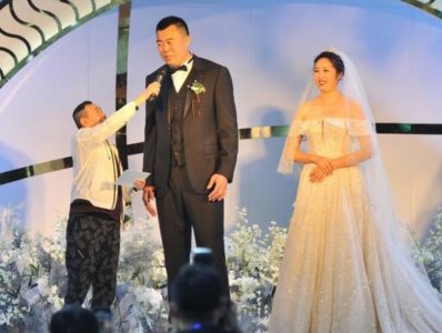 潘长江再次上热搜 参加婚礼被调侃：失散多年的父子 好心塞
