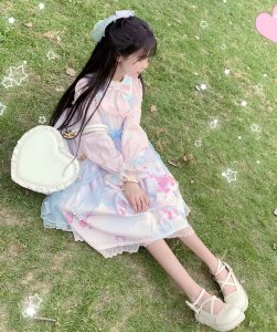 杨清柠再次入手Lo裙 看到她的买家秀 网友：不像600的裙子