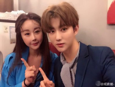 中国媳妇咸素媛晒女儿萌照 眼睛超大像妈妈 咸素媛身材恢复S线