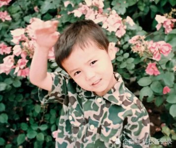 鹿晗晒童年旧照 宝宝滤镜萌哭了 网友：这是在表示关晓彤什么