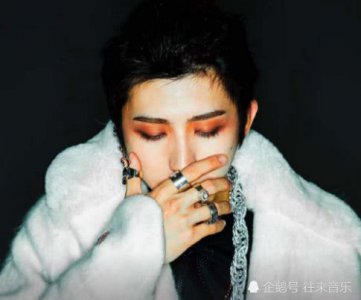 胡歌再次得罪蔡徐坤粉丝 只因穿了这件衣服 网友：脸呢