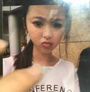 杨超越初中自拍照曝光？颜值算校花 看这一细节 才知她为啥辍学