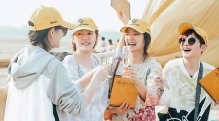 当大S拍照 小S拍照 范晓萱拍照 柳翰雅拍照 网友：差距真大