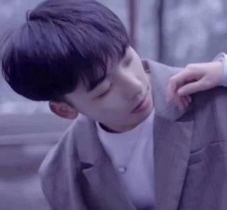 情侣聊天时 小奶狗总回你3条消息？摆明不爱你了 丫头认命吧