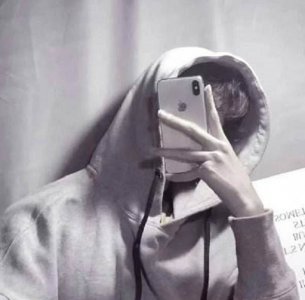 男生若忽然给你发了3条QQ消息 放弃吧 他不会爱上你的