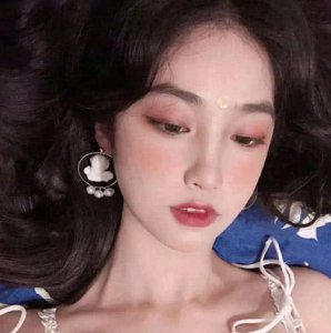 傻丫头 只有渣男才喜欢深夜给你发3条消息 果断拉黑吧