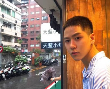 男生吃醋才脱口而出的4字消息 酸透了 女生快哄哄吧