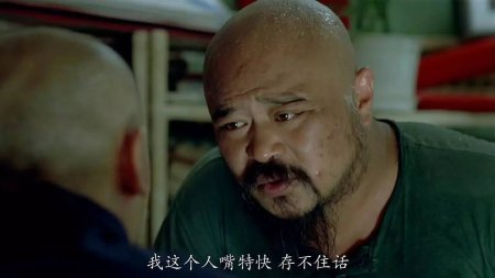 著名男星在一桌女性面前光膀子遭热议 被批毫无形象