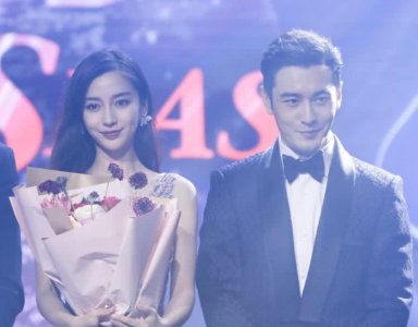 黄晓明baby合体出席活动 男方动作力破离婚传闻 互动甜蜜