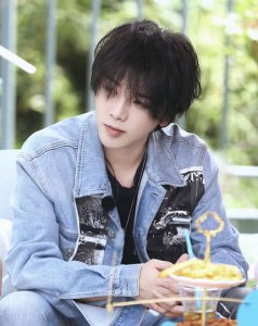 《明日之子3》回归 孟美岐担任导师不算什么 她的亮相才是看点