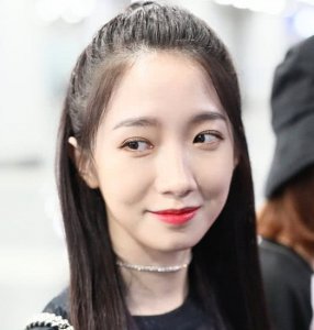 孟美岐机场生图爆出 大肚腩赘肉明显 粉丝：怕了怕了