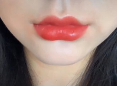 Lisa的五方唇形要火了 嘴巴嘟嘟涂口红少女感十足 爱了