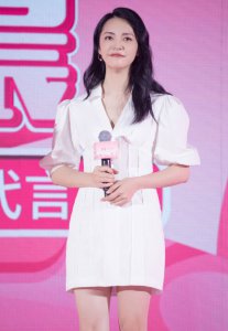 原来真有上镜胖10斤 姚晨生图双腿像竹竿 精修图却刚好