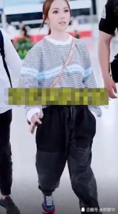 邓紫棋终于穿对了 灯笼裤配彩虹鞋美爆 粉丝：早这样穿该多好