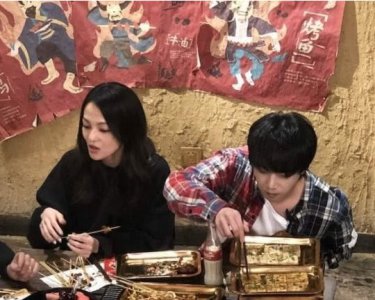 演艺界又捉到吃货一枚 华晨宇展露爱吃个性 粉丝：实在太萌了