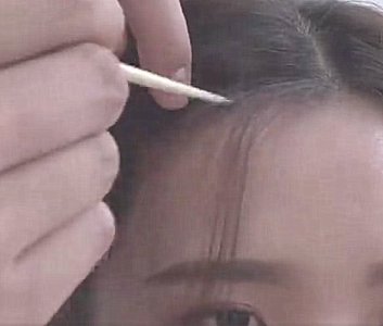 该款油腻碎刘海才是今年最时尚的打理方法 简单两步就能搞定