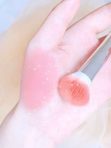最近超火的嘤嘤嘤腮红 涂完之后 萌妹界都是你的天下