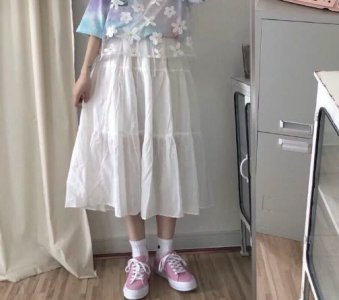合适女生的夏天穿搭 白色裙子不算啥 看到彩色上衣：仙女的搭配