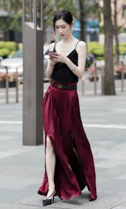 近期火了一款女神裤 站着是裙子 走起路来又成了裤子 绝了