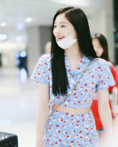周洁琼的衣品有多高？夏天穿出春天的感觉 网友：百花绕身似仙子