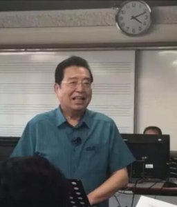 80岁李双江近照曝光 身材发福和蔼可亲状态好极了
