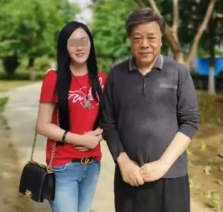 赵忠祥豪宅曝光 屋外养鱼池二楼全是书 低调而有内涵