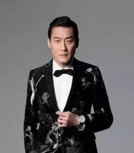 一代影帝的他 落魄时妻子不离不弃 今妻子身材走样他也不嫌弃