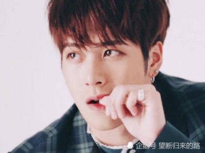 王嘉尔的女神是杨紫 杨紫的女神却是她 网友：一个动物园的？