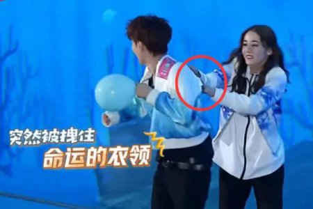 迪丽热巴撒娇说出3字 张艺兴立即输掉游戏 网友：不怕绯闻了？